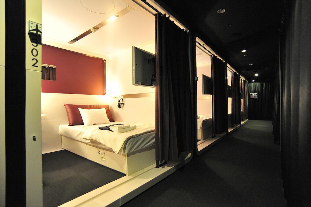 First Cabin Hakata Fukuoka  Bagian luar foto