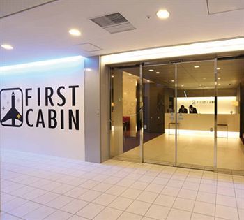 First Cabin Hakata Hotel Fukuoka  Bagian luar foto